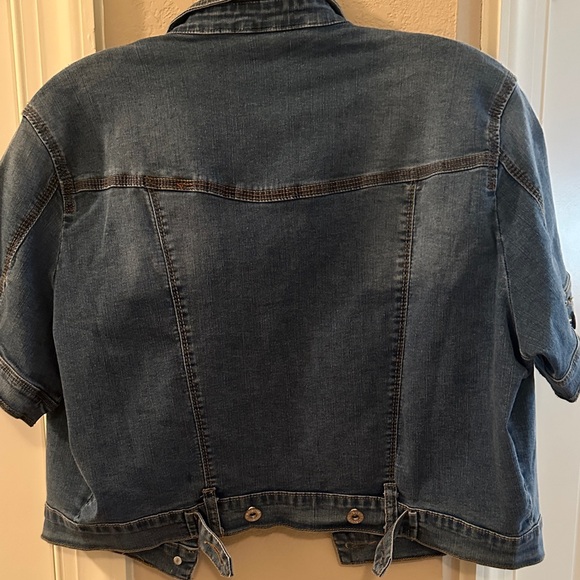 Cute Cropped Denim Short Sleeve Jacket With Stretch. Size XL - Picture 5 of 6